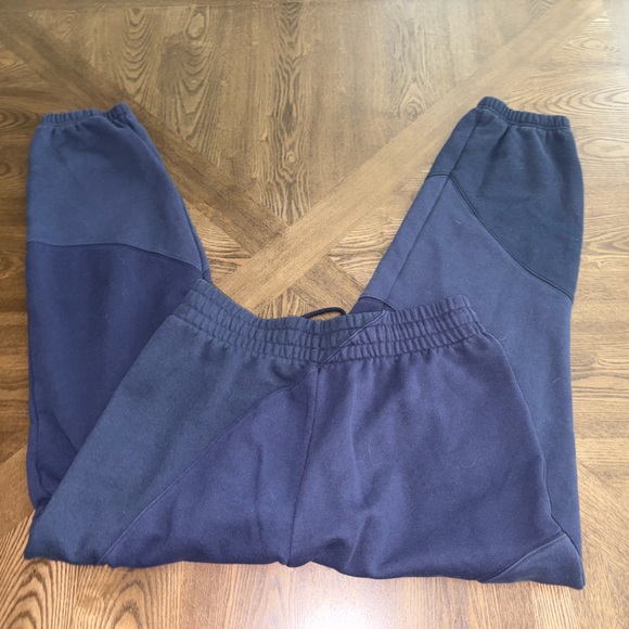 ALO Yoga Make Waves Tonal Jogger Sweatpants Navy Blue - Picture 4 of 5